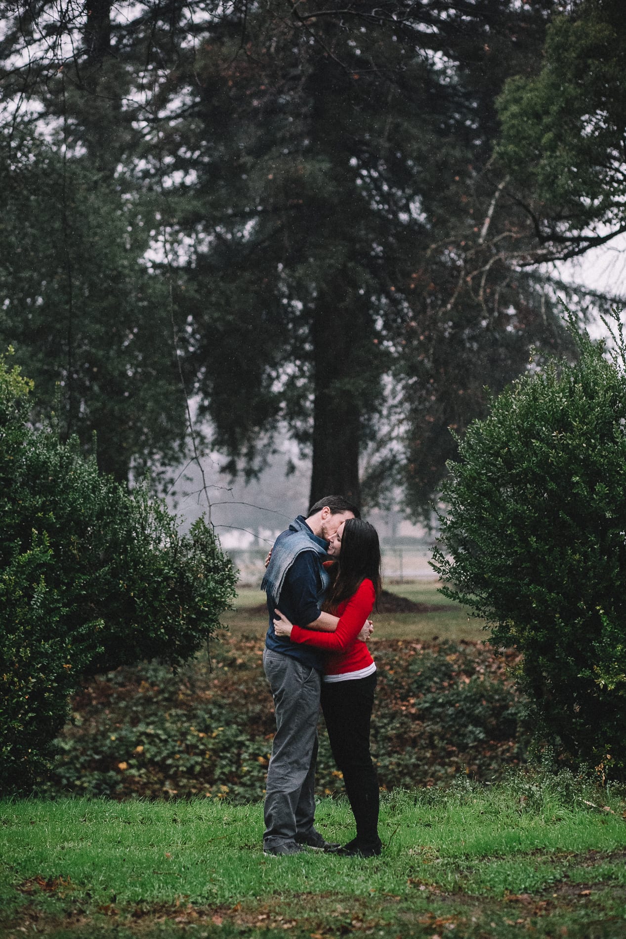 redding-caldwell-lake-park-gazebo-couples-photo-9